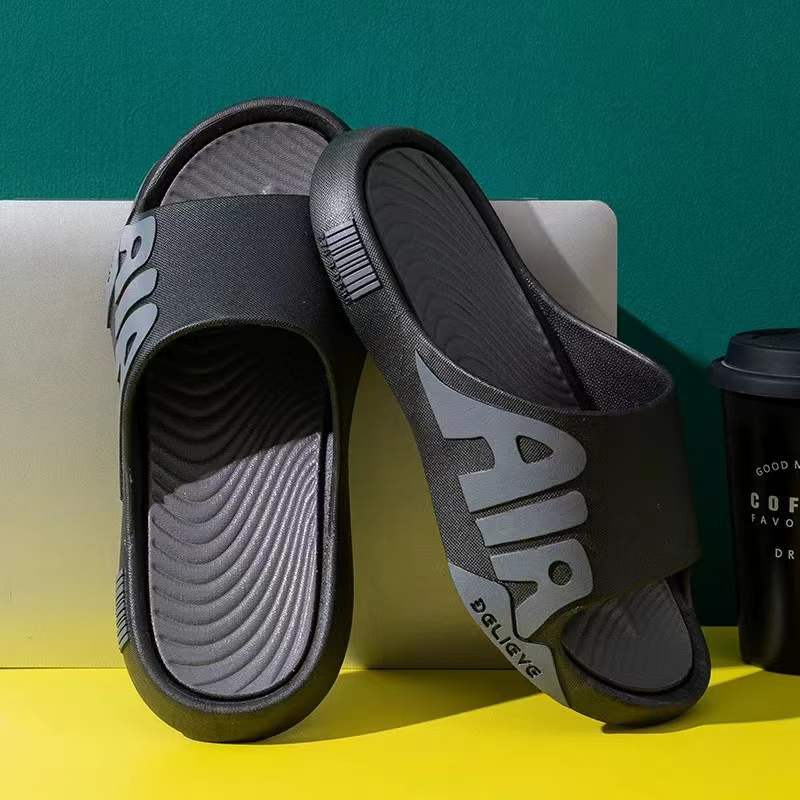 Men's sandals and slippers for men in summer, wear-resistant, soft-soled, non-slip and deodorizing, large-size slippers for men in summer and home use