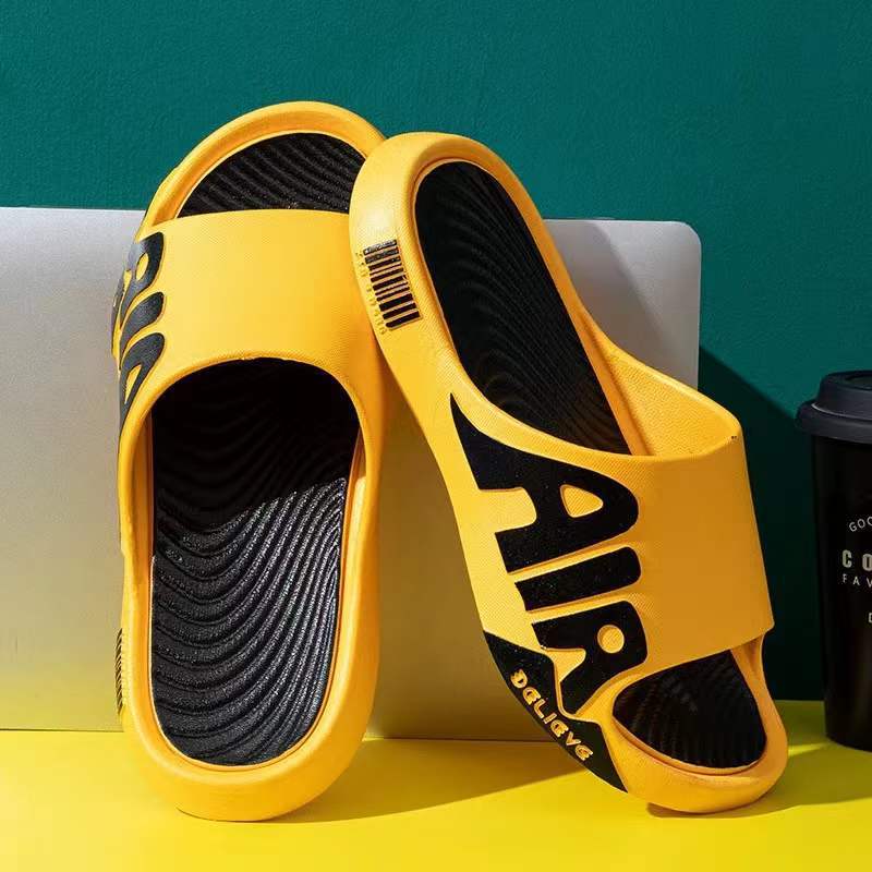 Men's sandals and slippers for men in summer, wear-resistant, soft-soled, non-slip and deodorizing, large-size slippers for men in summer and home use